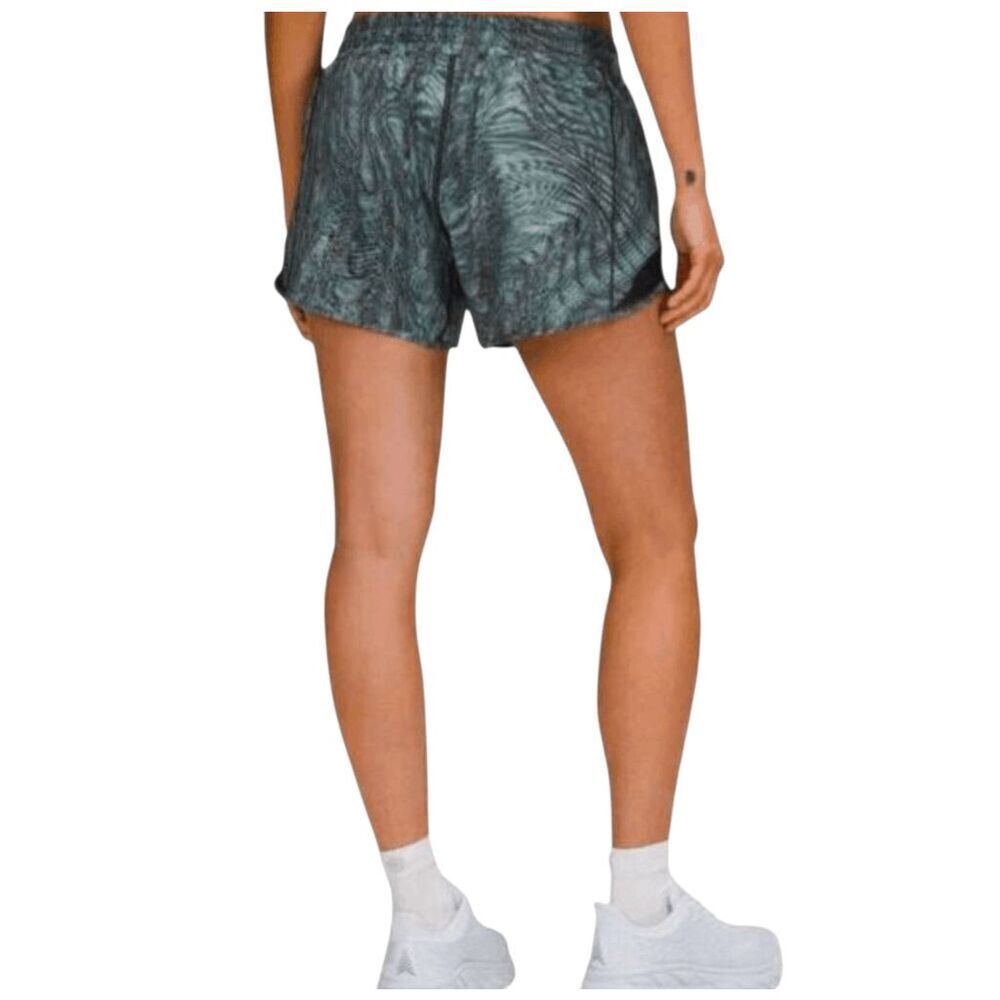 LULULEMON ATHLETICA Hotty Hot Low-Rise Short 4' Size 4